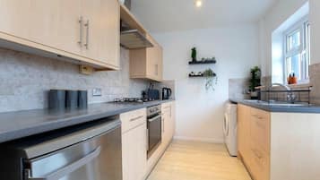 Coffee/tea maker, fridge, microwave, oven