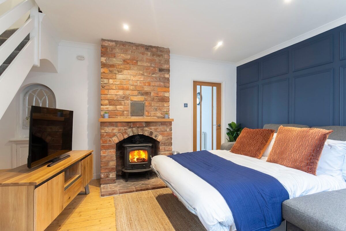 2 bedrooms, iron/ironing board, travel crib, free WiFi