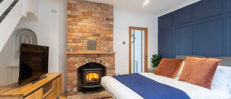 2 bedrooms, iron/ironing board, travel crib, free WiFi