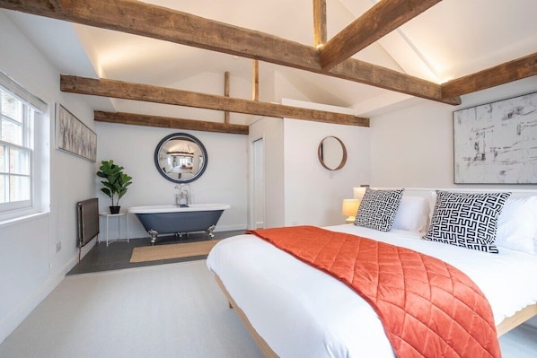 2 slaapkamers, een strijkplank/strijkijzer, reisbedje, gratis wifi