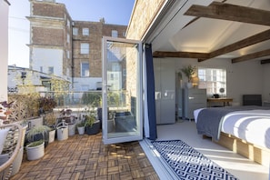 2 bedrooms, iron/ironing board, WiFi (free), bed sheets