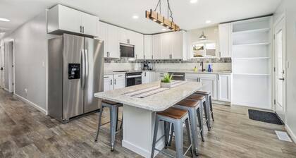 NEW! 3 bed, 1.5 Bath, Games, WIFI