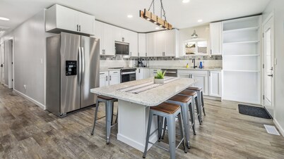 NEW! 3 bed, 1.5 Bath, Games, WIFI