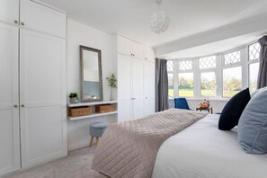 4 bedrooms, desk, iron/ironing board, travel crib