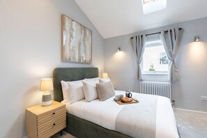 2 bedrooms, desk, iron/ironing board, travel crib