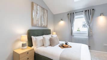 2 bedrooms, desk, iron/ironing board, travel cot