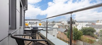 Quiet Twin Homes: 5 Beds, 3 Baths & Parking For 3