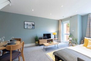 5 bedrooms, iron/ironing board, travel cot, free WiFi