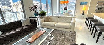 Luxury Water view Apartment 3/3 in Hallandale