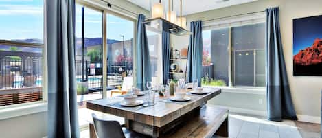 Casa familiar, vista a la montaña | Servicio a la habitación