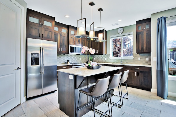 Family House, Mountain View | Private kitchen