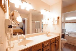 Towels, soap, toilet paper - Catfish Cove on Lake Barkley with Private Dock
 (Cadiz)