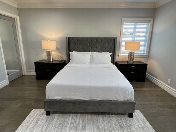 4 chambres, bureau, fer et planche à repasser, accès au Wi-Fi (inclus)