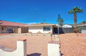 Exterior - Comfortable PHX Budget Rental (Phoenix)