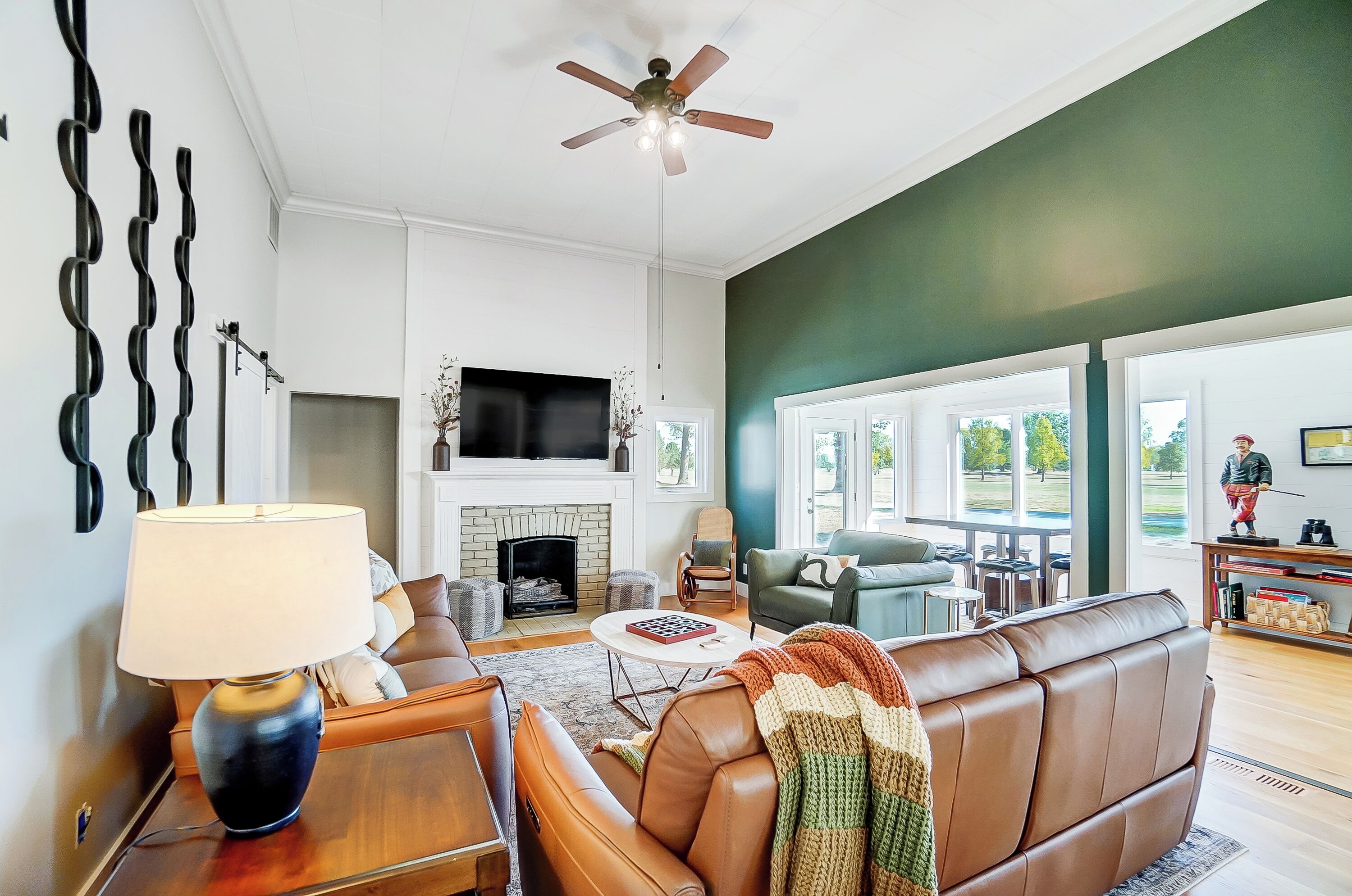 Smart TV, fireplace, table football, ping pong