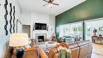 Smart TV, fireplace, table football, ping pong