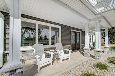 Heated Pool Open, Hot Tub, Golf Course Home with Putting Green, Dogs Welcome