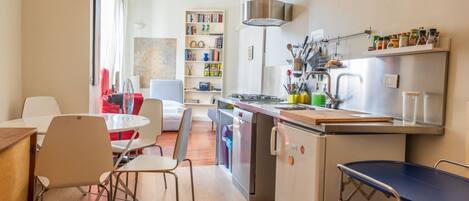 Fridge, microwave, stovetop
