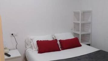 2 dormitorios, tabla de planchar con plancha, wifi gratis y ropa de cama