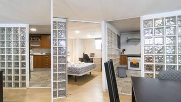 3 dormitoris, escriptori i planxa i posts de planxar