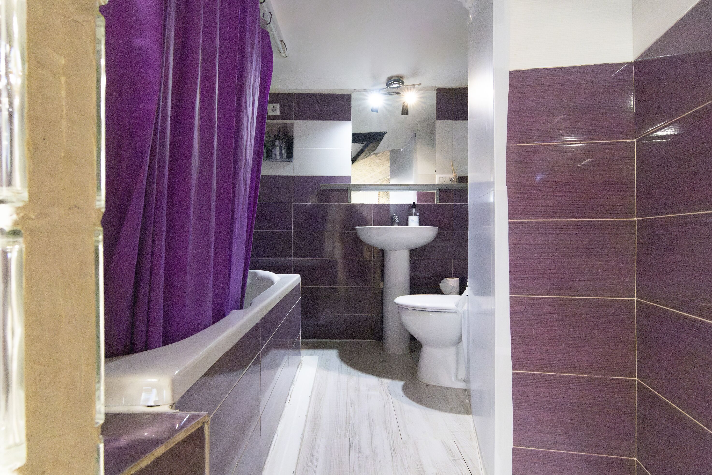 A bathroom with a bathtub, toilet, and sink.