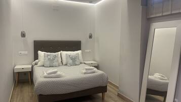 2 slaapkamers, een strijkplank/strijkijzer, reisbedje, gratis wifi