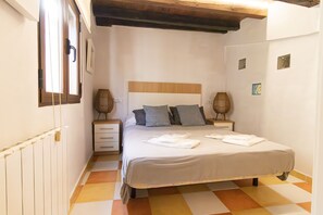 1 bedroom, iron/ironing board, travel cot, free WiFi