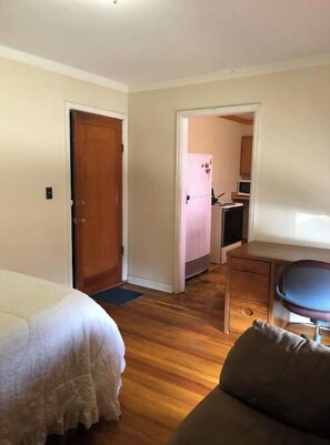 1 chambre, fer et planche à repasser, Wi-Fi, draps fournis