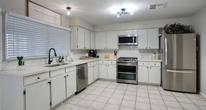 Peoria Retreat w/Grill & Games