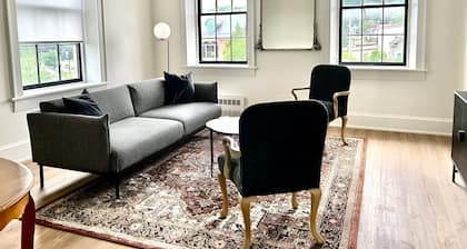 Modern suite (2 Queens) on the River