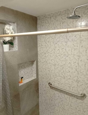 Deluxe studio | Badkamer
