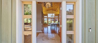 Sprawling Vineyard Estate - Pool, Hot Tub - Stunning Views!