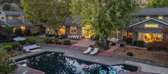 Sprawling Vineyard Estate - Pool, Hot Tub - Stunning Views!