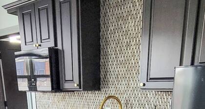 2 Luxury Flats Kettle Moraine Sleeps 4-5