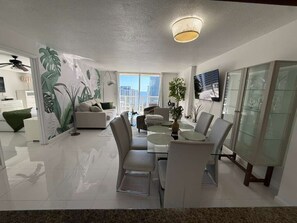 Design Condo | In-room dining - The Club at Miami Brickell (Miami)