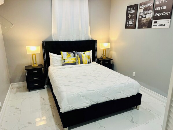 1 slaapkamer, een kluis op de kamer, een strijkplank/strijkijzer