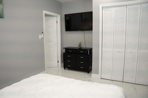 1 bedroom, in-room safe, iron/ironing board, free WiFi
