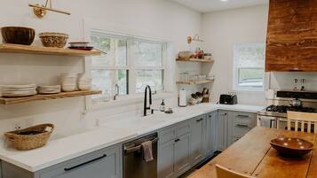 Frigorífic, microones, forn i placa de cuina