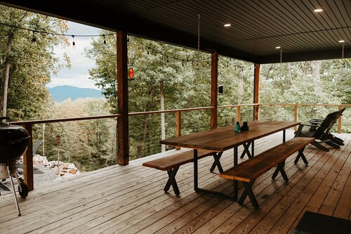 The Rusty Lantern! Enjoy peace and quiet in this cozy mountain cabin! Free WiFi