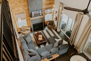 Smart-TV, peis og bøker