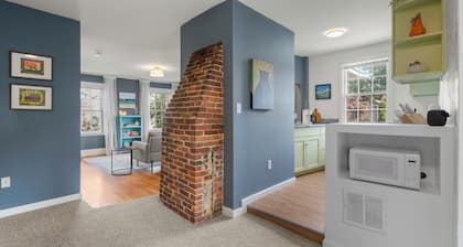 NEW 1803 Historic Apartment in Heart of Salem•Steps to Haunted Happenings!