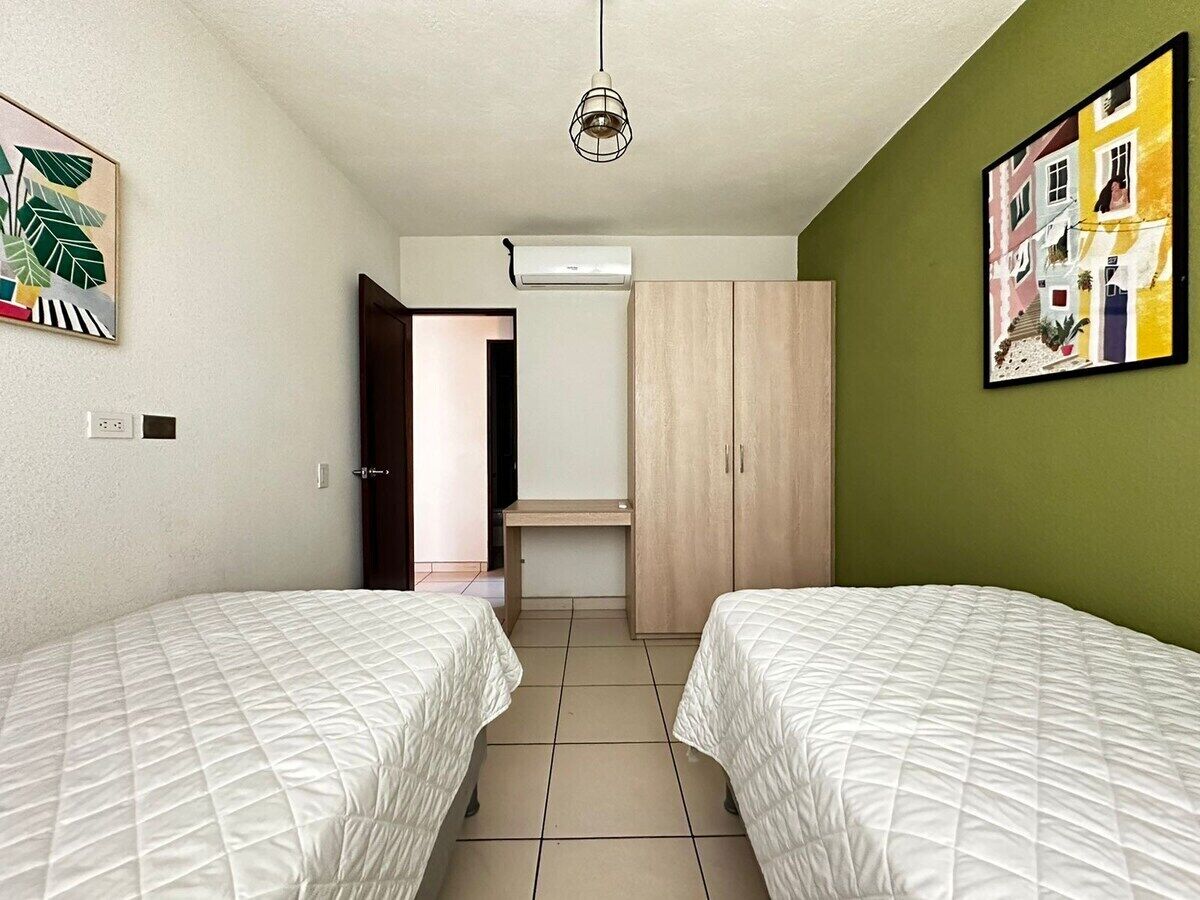 3 dormitorios, tabla de planchar con plancha, wifi y ropa de cama