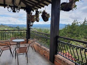 Property grounds - 10 min Internal Medellin Airport. House Finca family-friends meetings (Antioquia)