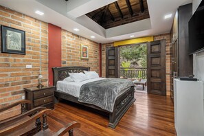 5 bedrooms, iron/ironing board, WiFi, bed sheets - 10 min Internal Medellin Airport. House Finca family-friends meetings (Antioquia)