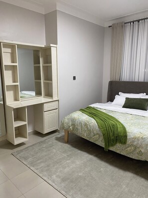 1 bedroom, desk, iron/ironing board, WiFi