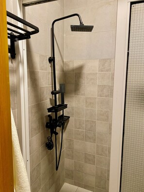 Toallas, jabón, papel de baño