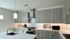 Private kitchen - Brand New  2 br 3 full ba townhouse, sleeps 8, two car garage,  gated complex (Redwood City)