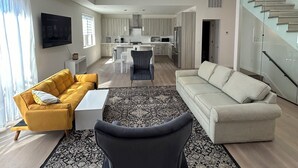 Living area - Brand New  2 br 3 full ba townhouse, sleeps 8, two car garage,  gated complex (Redwood City)