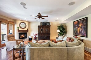 Smart TV, chimenea