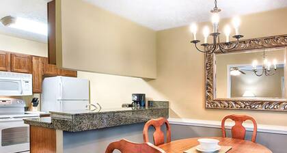 Patriots Place 2bed/2bath condo kitchen, fireplace, balcony amazing Williamsburg